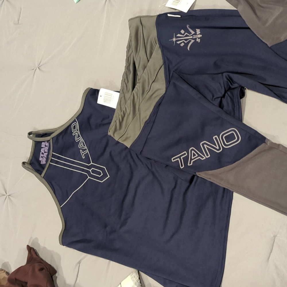 Her Universe Ahsoka Tano workout set
